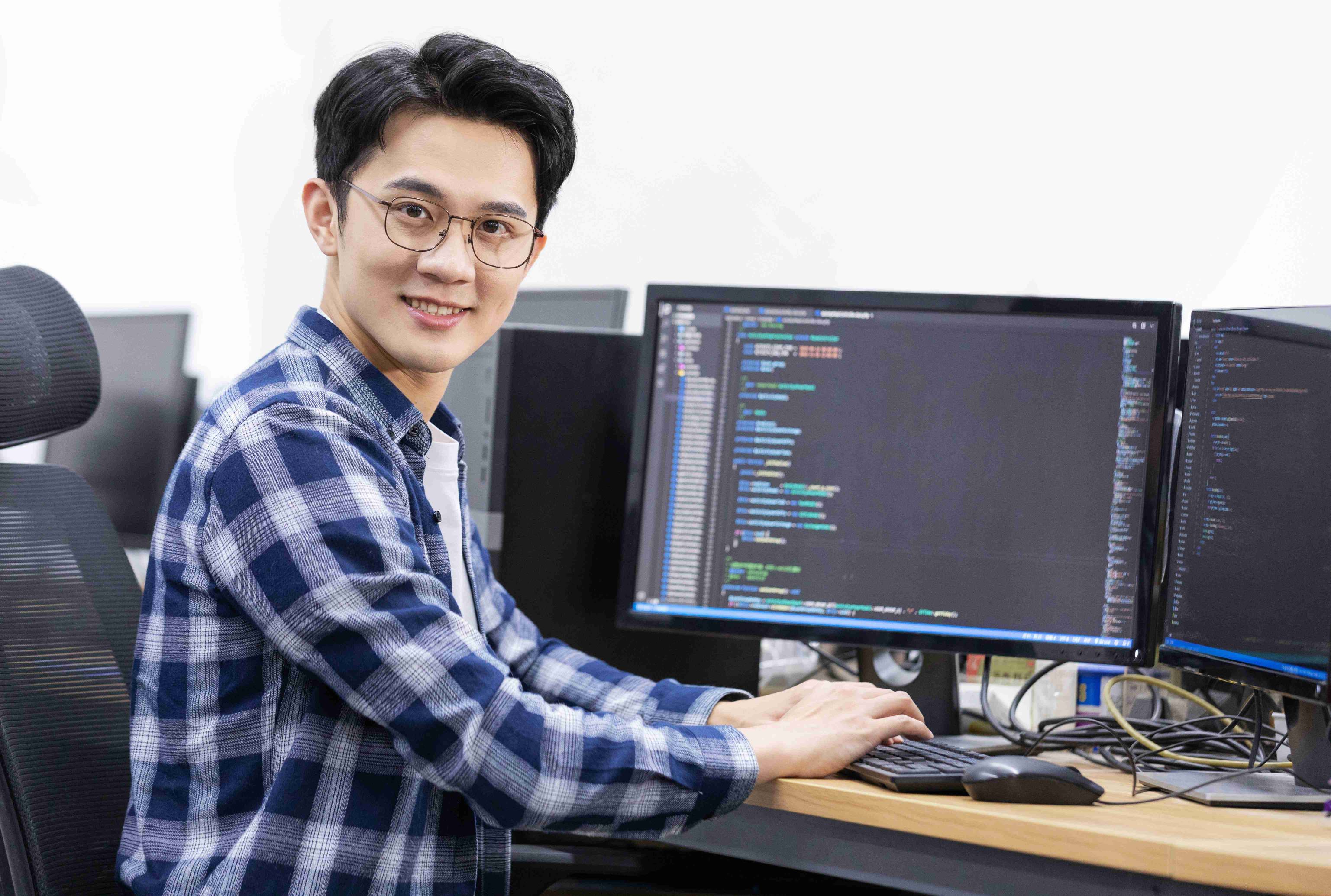 面对职场挑战寻求发展机遇，积云教育助力零基础人士职场转型